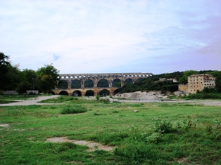 Pont du Gard met restaurant